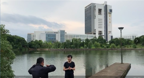 中央电视台七套《致富经》栏目组采访蜂产业技术体系加工岗位专家