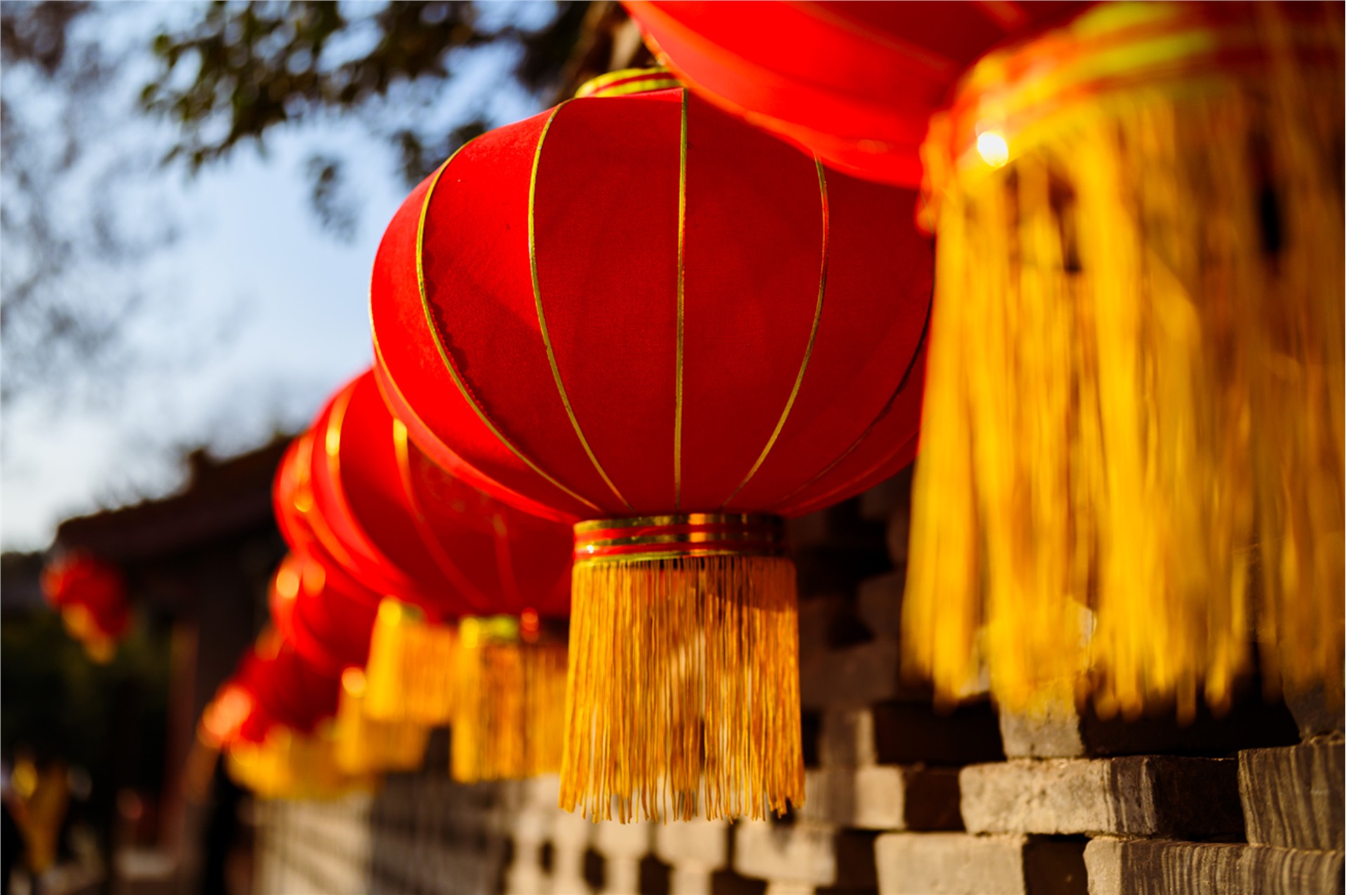 《闹》