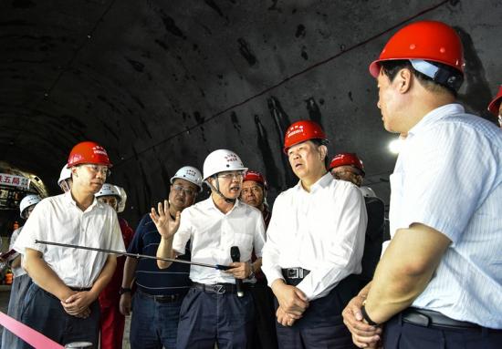 铁路总公司党组书记总经理陆东福到玉磨铁路第一长隧安定隧道调研