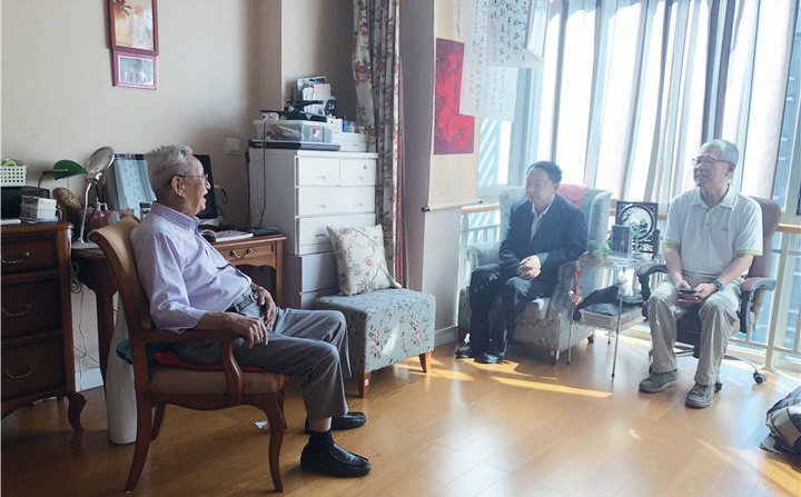 常振明等走访慰问离退休老干部、老党员