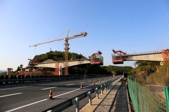 红 土 地 上 谱 新 章 ——一公司兴泉铁路项目施工掠影