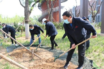 首建投公司开展“种下绿色，扮靓园区”主题党日活动