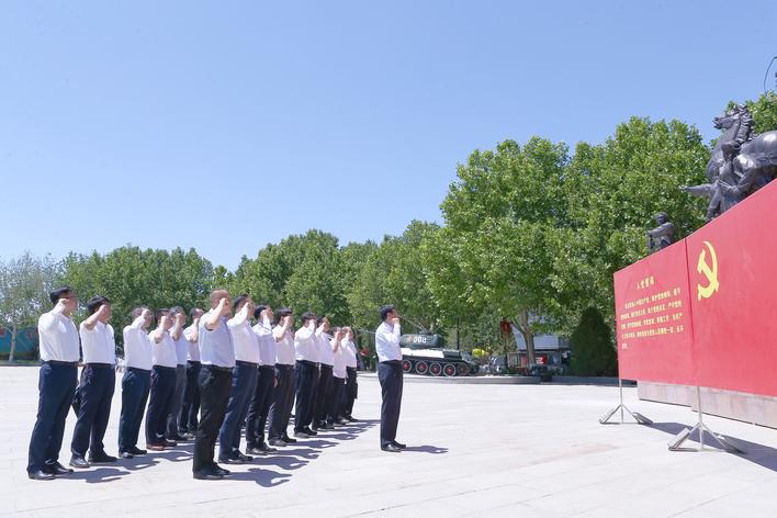 管道局党委理论学习中心组集体赴平津战役纪念馆开展党史学习教育