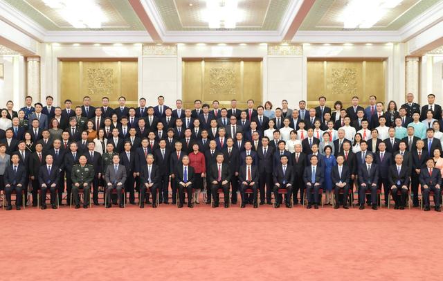习近平亲切会见庆祝活动筹办工作各方面代表