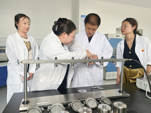 把经验刻进年轻人的“芯片”