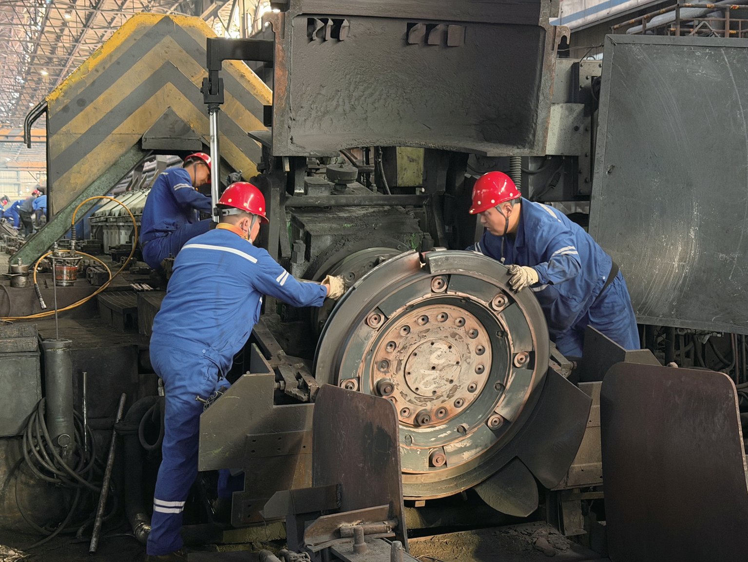 “见缝插针”维护设备