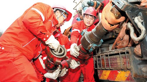 攻坚克难创压裂佳绩