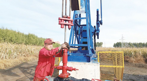 老党员李海军夺油上产“故事汇”