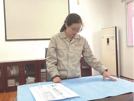 钢花绽放映芳华